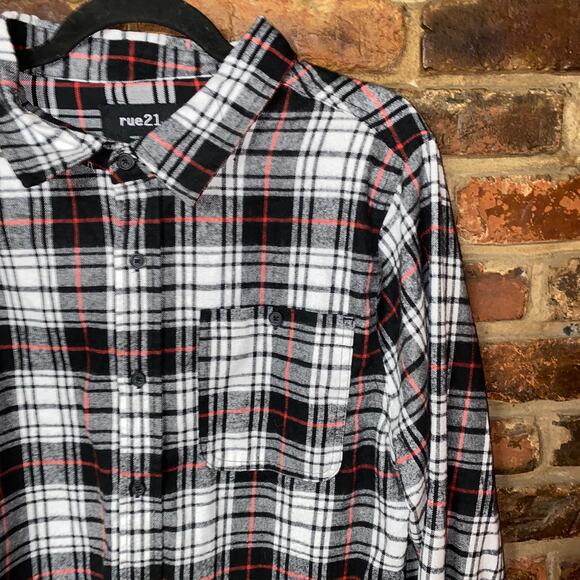 Rue 21 Black Red White Plaid Flannel Long Sleeve Button Down Shirt Size Medium - Picture 2 of 6